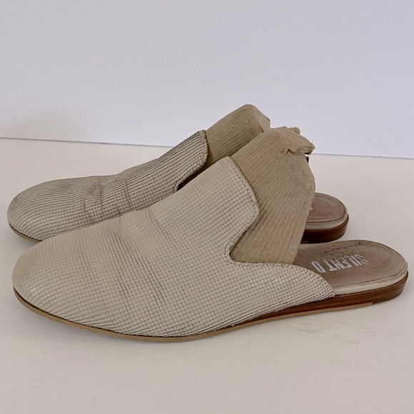 Silent D Light Tan Cream Colored Leather “Feathery” Mules Size 38/7 - Picture 2 of 10